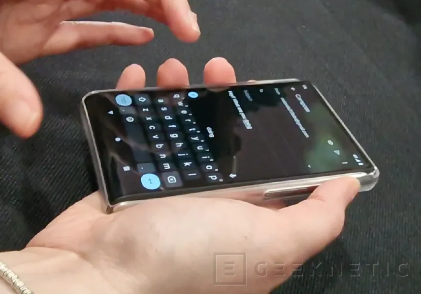 Geeknetic Motorola trae al MWC 2023 su prototipo de Smartphone Enrollable 2