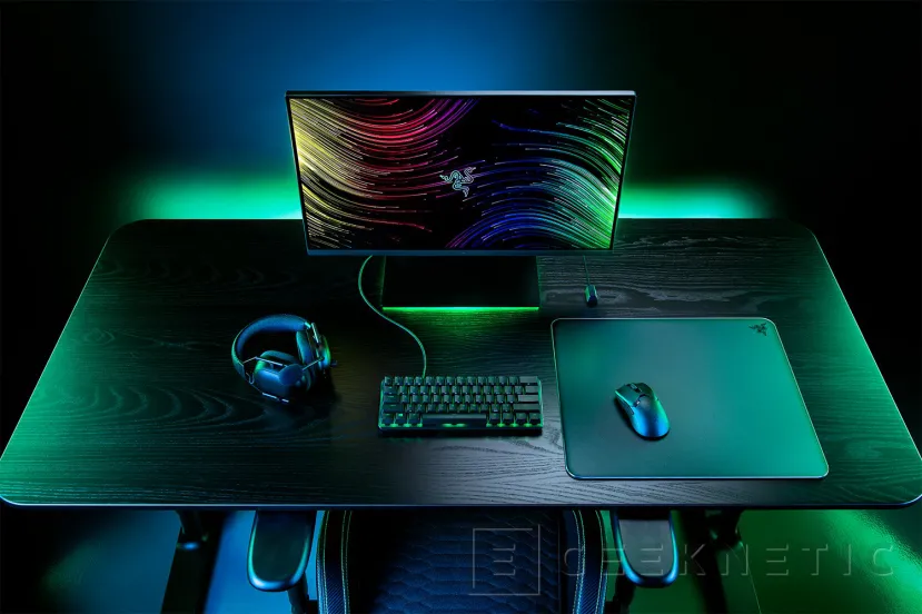 Geeknetic New Razer Atlas mousepad with tempered glass surface and non-slip rubber base 2