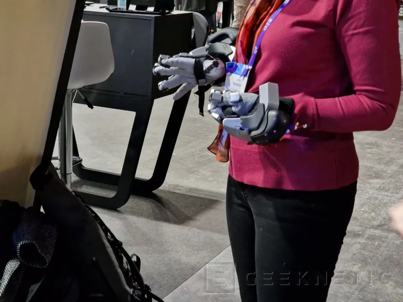 Geeknetic Los guantes de Senseglove añaden respuesta háptica a tus manos 2