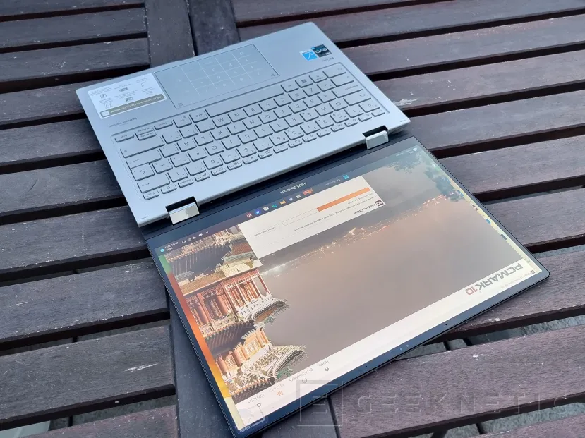 Geeknetic ASUS Zenbook 14 Flip OLED Review con Core i7-1360P 11