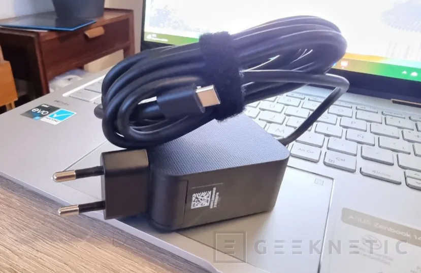 Geeknetic ASUS Zenbook 14 Flip OLED Review con Core i7-1360P 17
