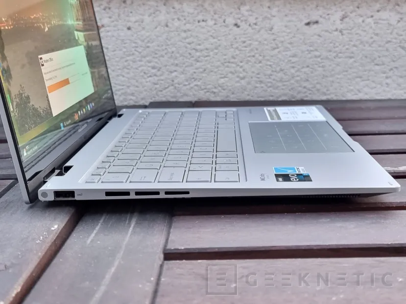 Geeknetic ASUS Zenbook 14 Flip OLED Review con Core i7-1360P 4