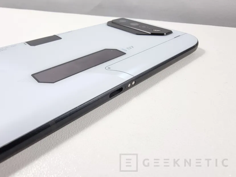 Geeknetic ASUS ROG Phone 7 Ultimate Review 11