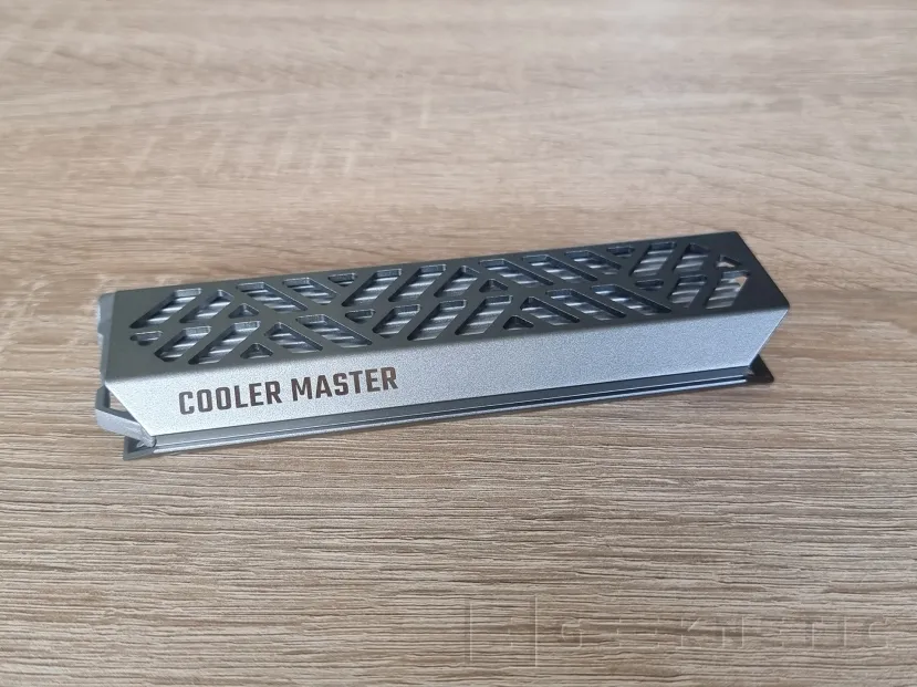 Geeknetic Cooler Master Oracle Air Review M.2 NVMe a USB-C 2