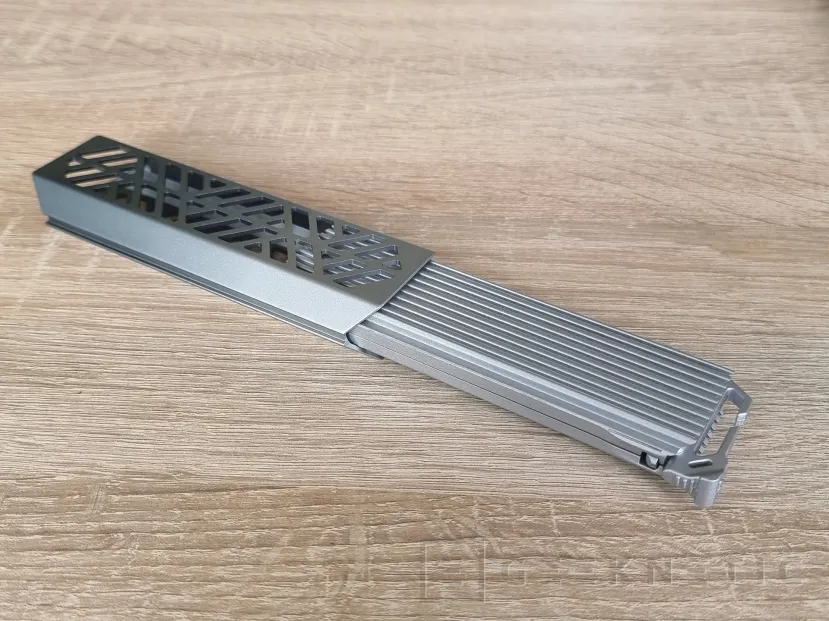 Geeknetic Cooler Master Oracle Air Review M.2 NVMe a USB-C 5