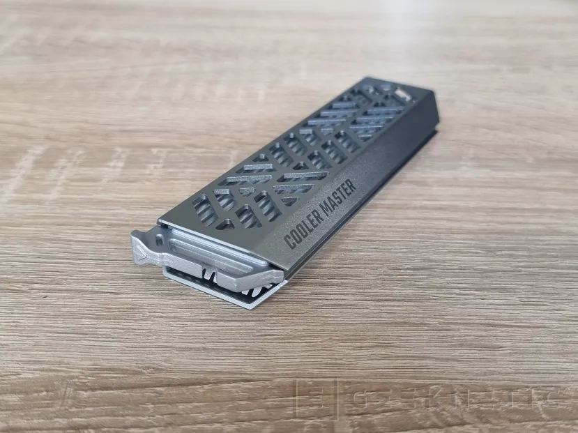 Geeknetic Cooler Master Oracle Air Review M.2 NVMe a USB-C 19
