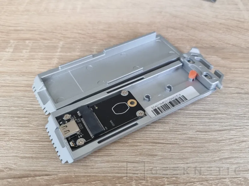 Geeknetic Cooler Master Oracle Air Review M.2 NVMe a USB-C 7