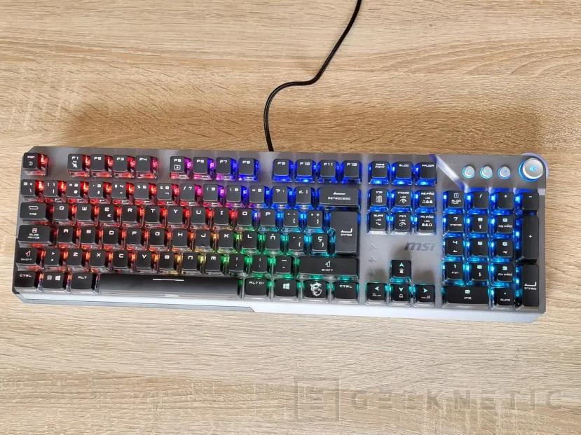 Geeknetic MSI Vigor GK71 Sonic - Blue Switches Review 5