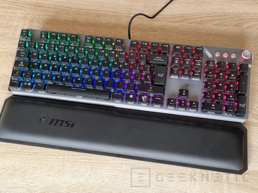 Geeknetic MSI Vigor GK71 Sonic - Blue Switches Review 9