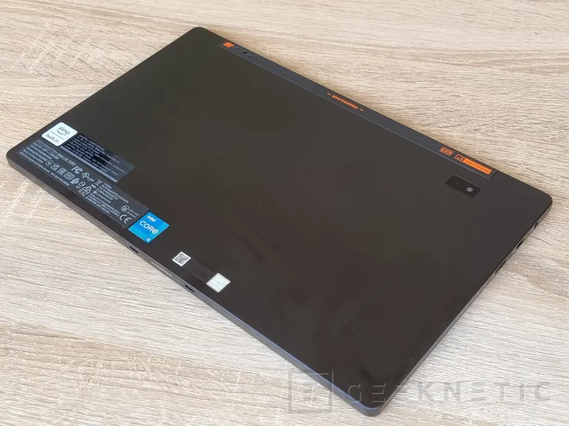 Geeknetic ASUS Vivobook 13 Slate OLED (T3304) Review 4