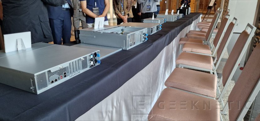 Geeknetic QNAP nos muestra sus soluciones software y hardware, potenciadas mediante IA, en el COMPUTEX 2023 6
