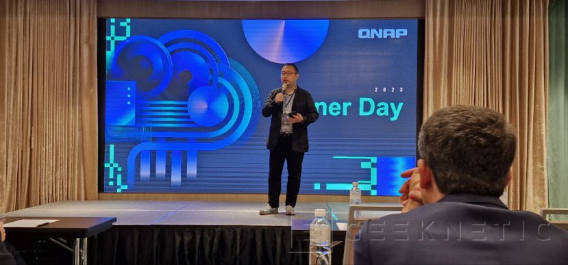 Geeknetic QNAP nos muestra sus soluciones software y hardware, potenciadas mediante IA, en el COMPUTEX 2023 1