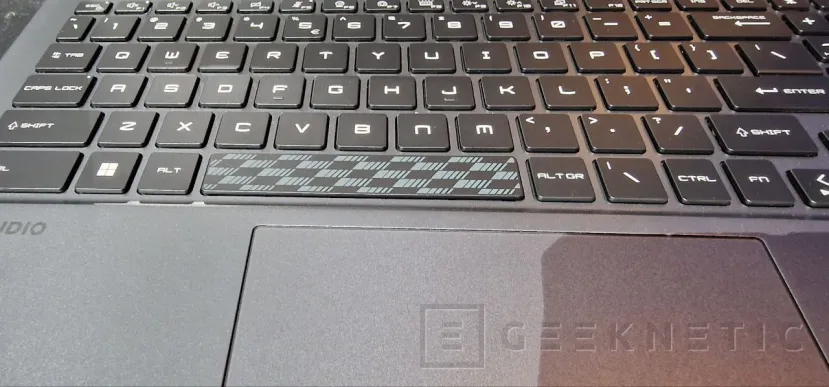 Geeknetic MSI ha aprovechado este COMPUTEX para presentar su portátil Stealth 16 en colaboración con Mercedes-AMG 5