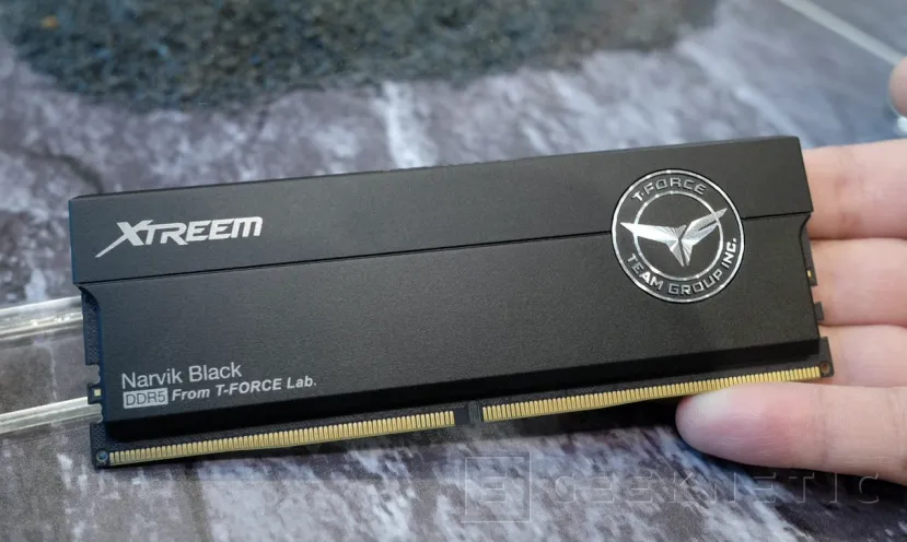 Geeknetic TeamGroup T-FORCE XTREEM DDR5 modules reach 8,266 MHz and 48 GB 1