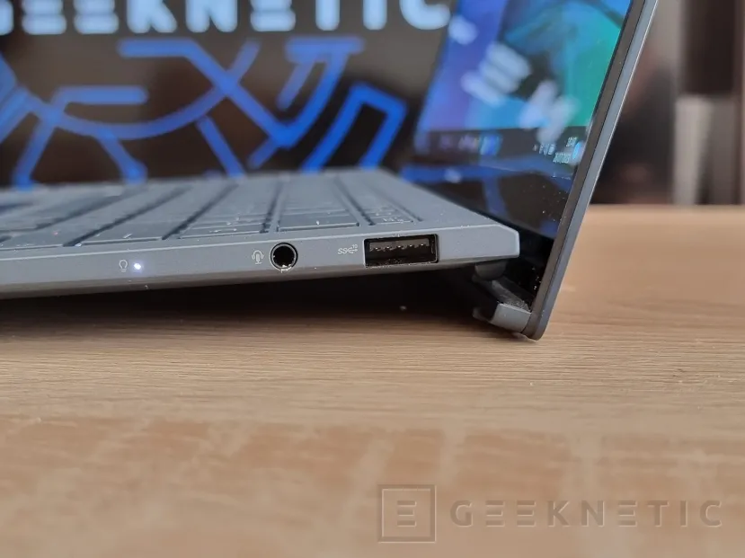 Geeknetic ASUS Zenbook S 13 OLED UX5304 Review 4