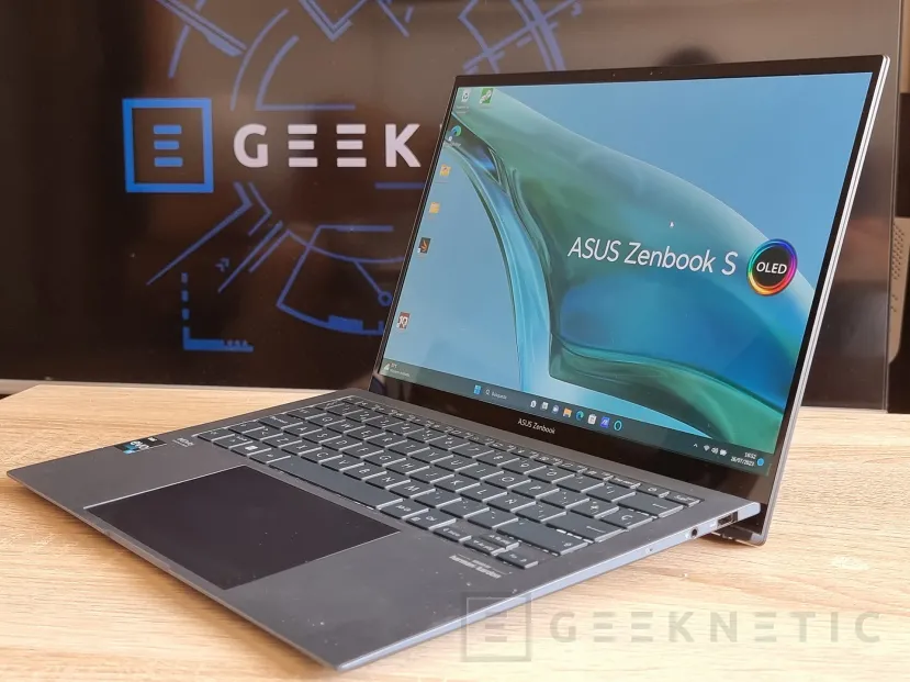 Geeknetic ASUS Zenbook S 13 OLED UX5304 Review 5