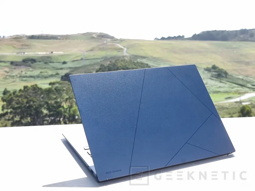 Geeknetic ASUS Zenbook S 13 OLED UX5304 Review 1