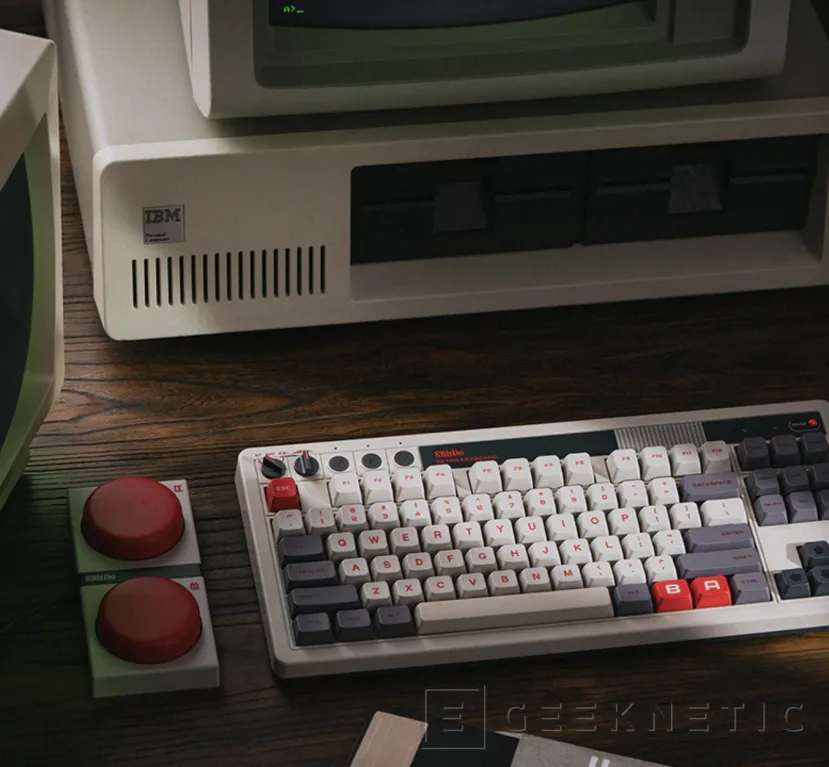 Geeknetic 8BitDo Retro: Teclado mecánico inalámbrico inspirado en el diseño de la NES 2