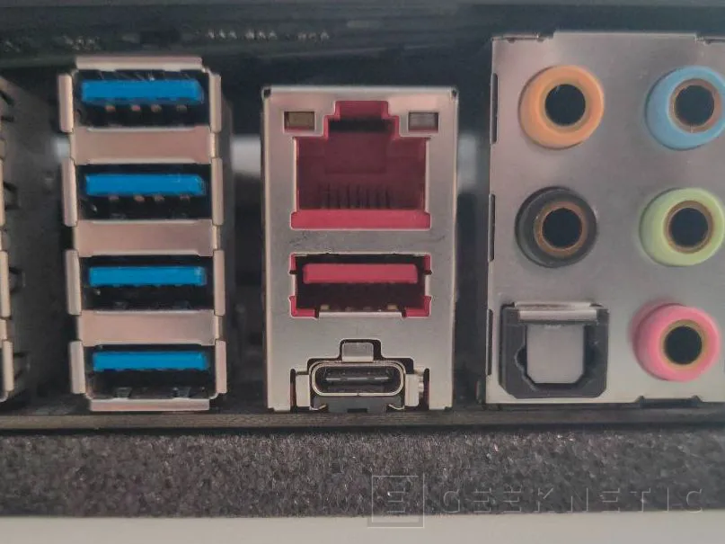 Geeknetic Color de los puertos USB ¿Qué Significa? 7