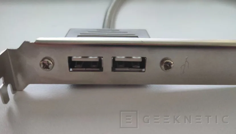 Geeknetic Color de los puertos USB ¿Qué Significa? 3