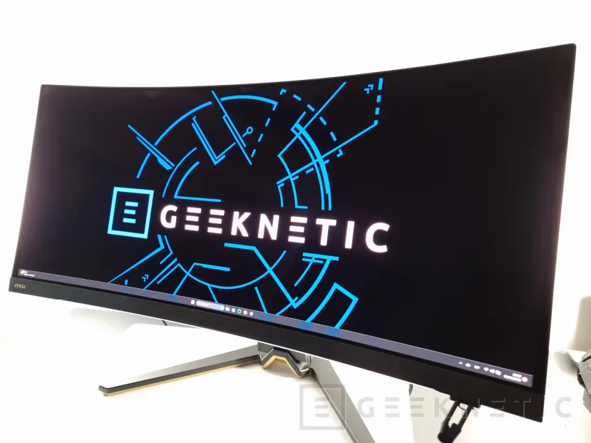 Geeknetic MSI MEG 342C QD-OLED Review 12