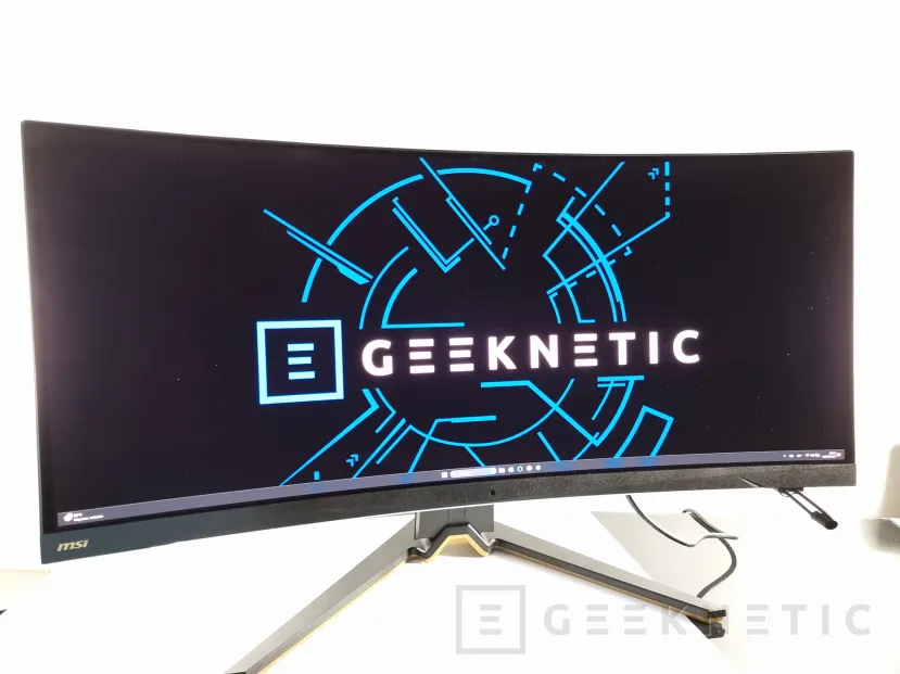 Geeknetic MSI MEG 342C QD-OLED Review 1