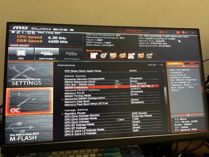 Geeknetic Visto el Intel Core i7-14700K configurado a 6,3 GHz en la BIOS de una placa MSI Z690 con memoria DDR4 1