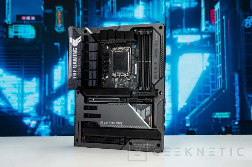 Geeknetic ASUS lanza dos placas para Intel y una gráfica RTX 4070 de su serie BTF con conectores escondidos 1