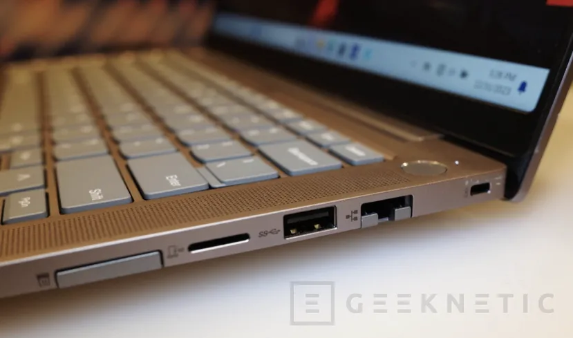 Geeknetic Lenovo ThinkBook 14 Gen6+i con Core Ultra 7 HX y puerto TGX para GPUs Externas 2