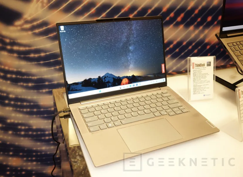 Geeknetic Lenovo ThinkBook 14 Gen6+i con Core Ultra 7 HX y puerto TGX para GPUs Externas 1