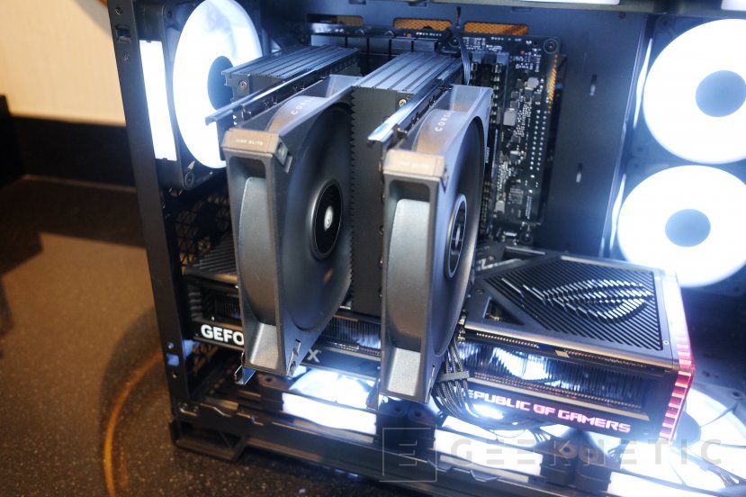 Geeknetic CORSAIR presenta el disipador A115 de doble torre con sistema de raíles para la instalación de los ventiladores 5