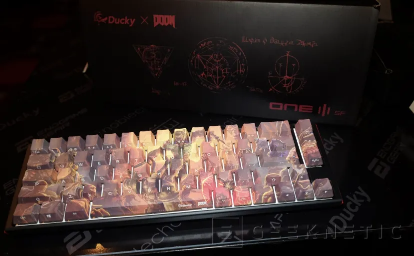 Geeknetic Ducky lanza un teclado mecánico con diseño del DOOM 1