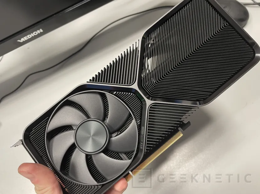 Geeknetic NVIDIA GeForce RTX 4070 SUPER: Unboxing y Primeras Fotografías 3