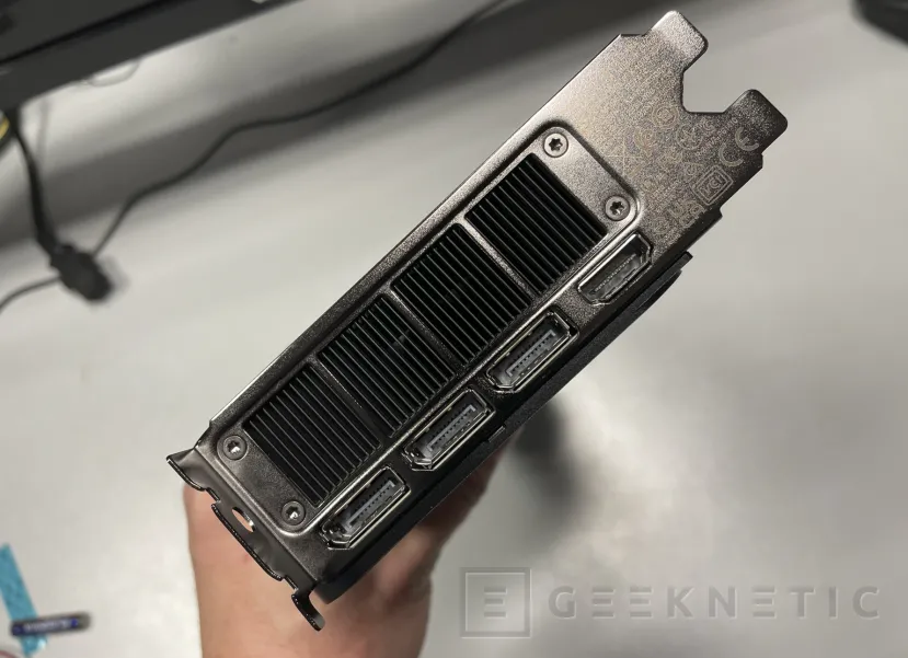 Geeknetic NVIDIA GeForce RTX 4070 SUPER: Unboxing y Primeras Fotografías 5