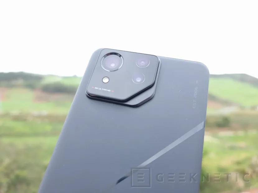 Geeknetic ASUS ROG Phone 8 Pro Review  17