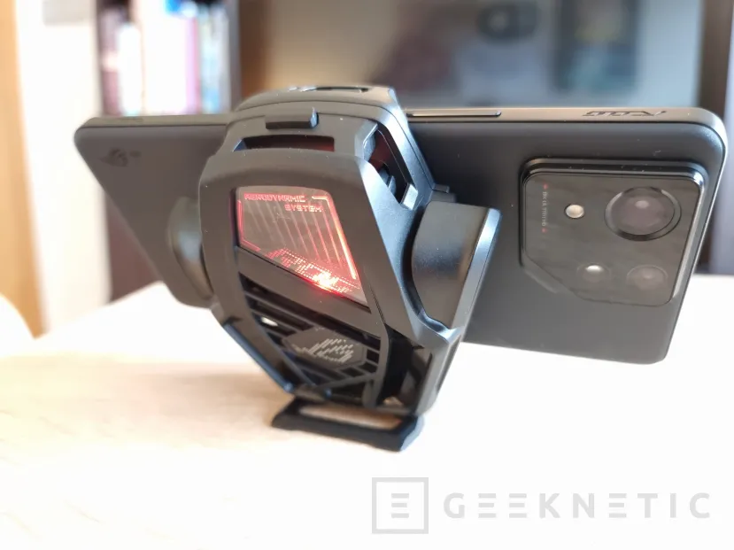 Geeknetic ASUS ROG Phone 8 Pro Review  6