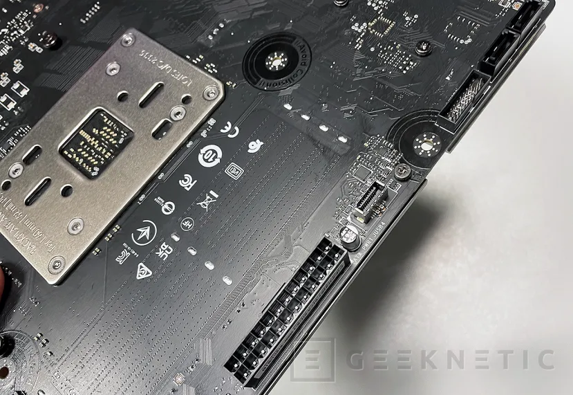 Geeknetic MSI B650M PROJECT ZERO Review 20