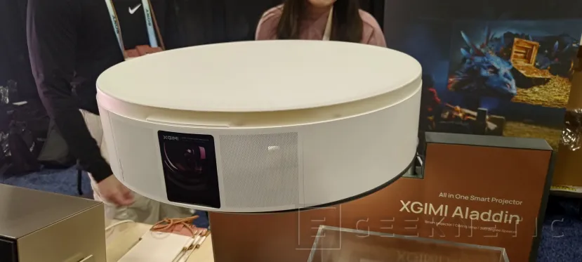 Geeknetic XGIMI presenta el HORIZON Max, un proyector con certificado IMAX y el Aladdin que se integra en una lámpara de techo 4