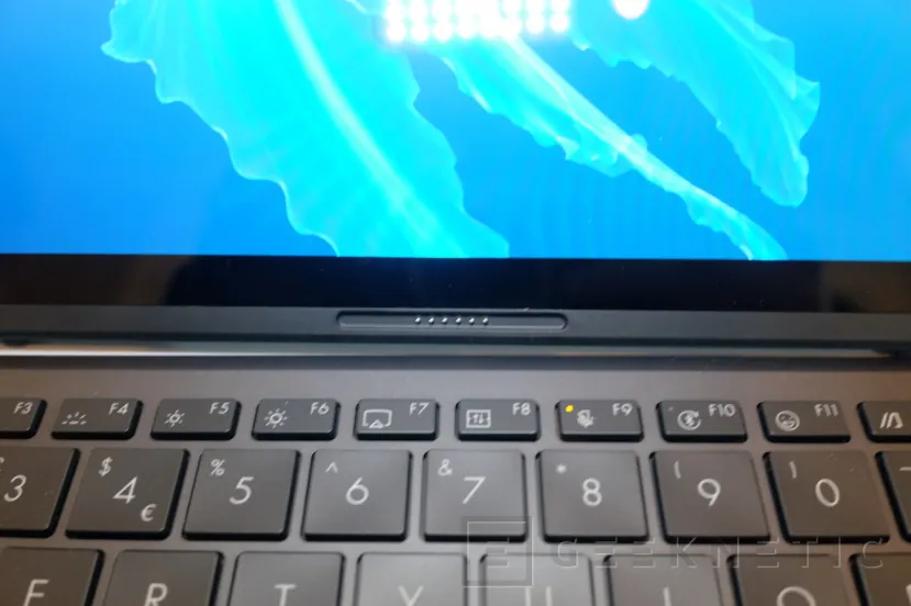 Geeknetic Nuevo portátil ASUS ZenBook Duo 2024 con dos pantallas de tamaño completo y procesadores Intel Core Ultra 9 2