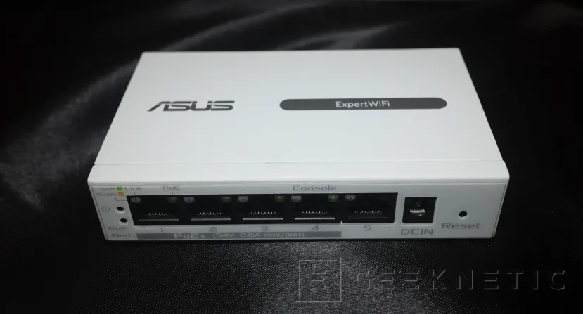 Geeknetic Nuevos routers y switches  ASUS ExpertWiFi con alimentación PoE para profesionales 1