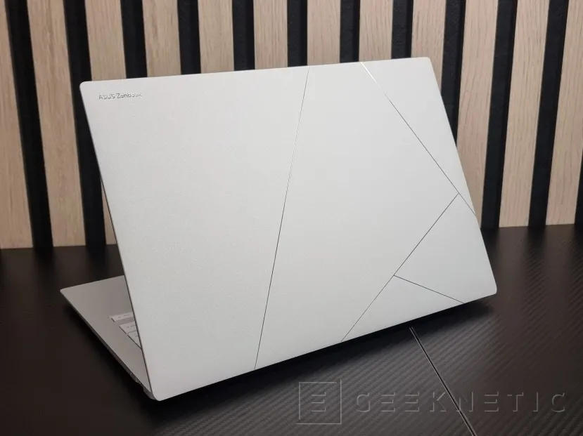 Geeknetic Intel Core Ultra 288V Review en ASUS Zenbook S 14 2