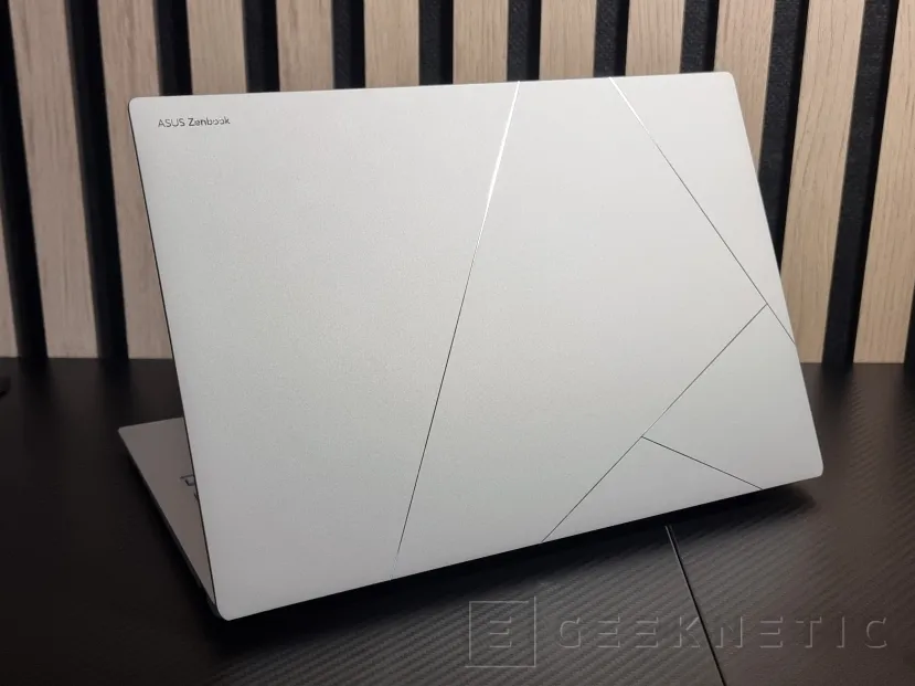 Geeknetic Intel Core Ultra 288V Review en ASUS Zenbook S 14 1