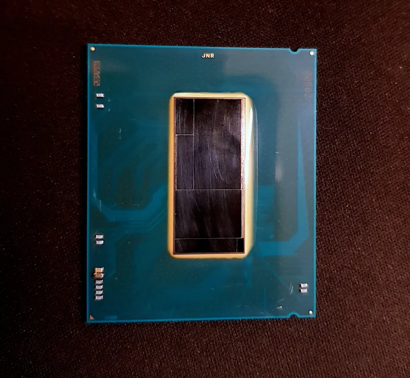 Geeknetic Photos appear of an Intel Arrow Lake-S with DELID 1