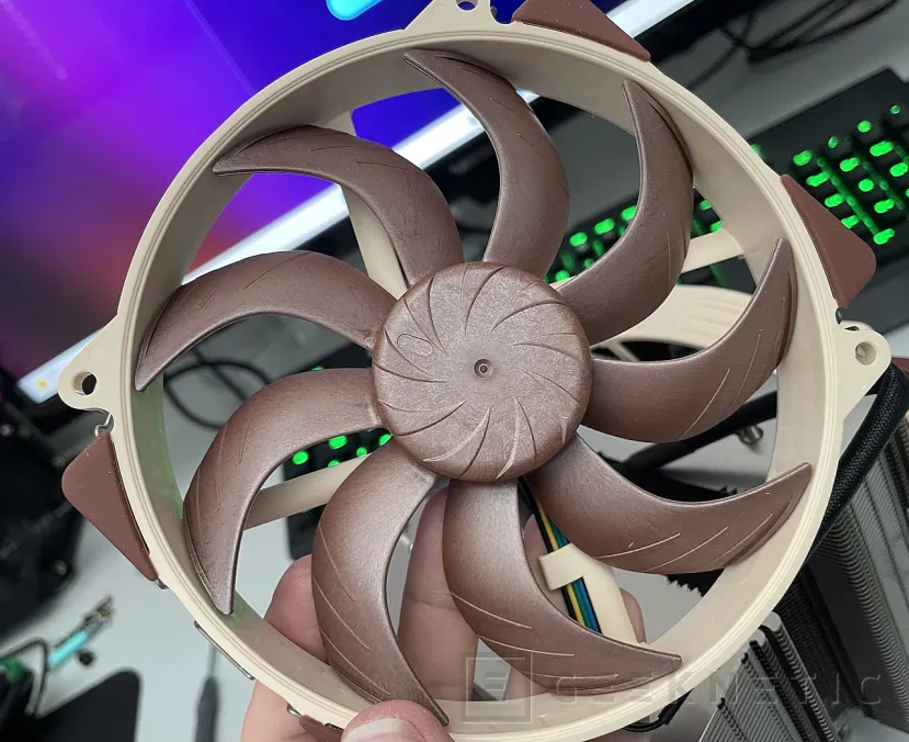 Geeknetic Noctua NH-D15 G2 Review 11