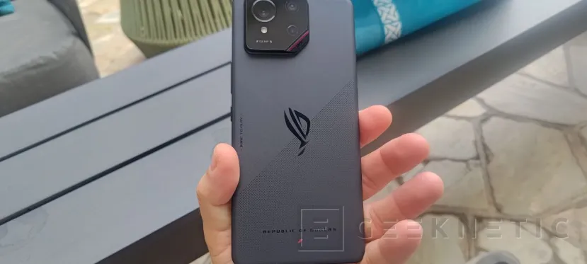 Geeknetic First look at the new ASUS ROG Phone 9 with Snapdragon 8 Elite 1 processor