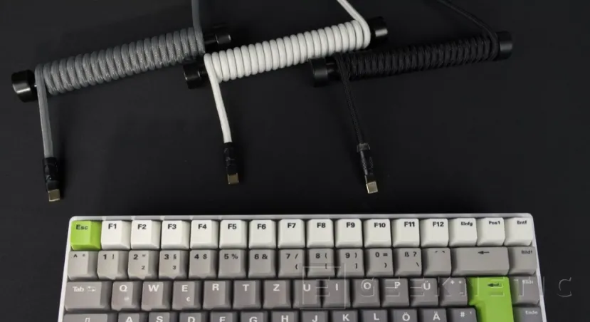 Geeknetic Skiller SHK50, a keyboard cable with its own winder 2