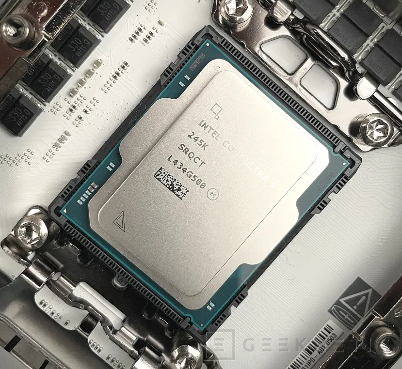 Geeknetic Intel Core Ultra 5 245K Review 49