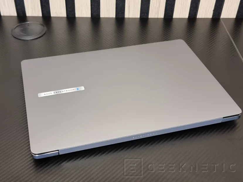 Geeknetic ASUS Expertbook P5 P5405CSA Review con Core Ultra 7 258V 2