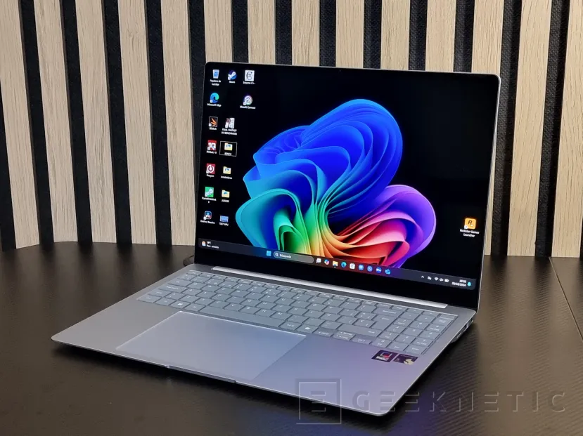 Geeknetic Samsung Galaxy Book4 Edge 16 Review con Snapdragon X Elite X1E-84-100 44