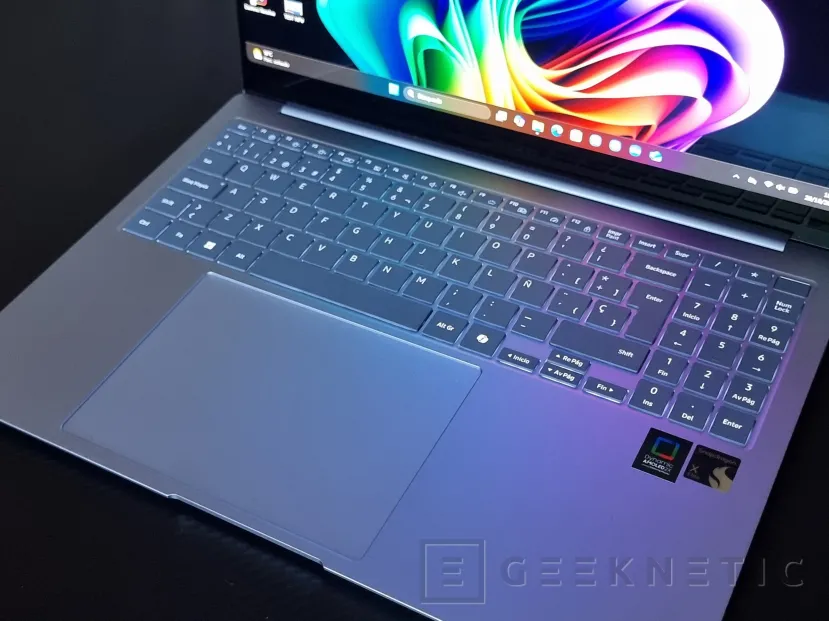 Geeknetic Samsung Galaxy Book4 Edge 16 Review con Snapdragon X Elite X1E-84-100 8